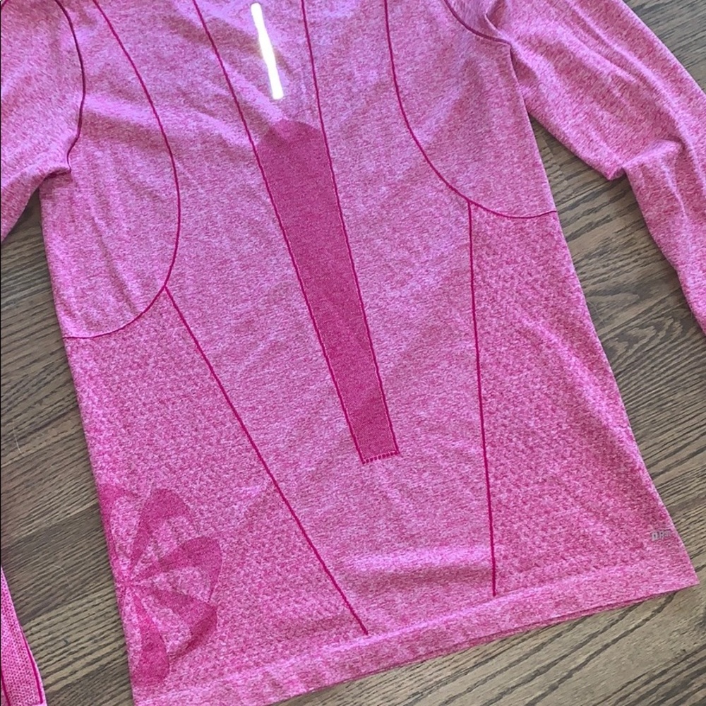 NWOT Nike seamless running longsleeve